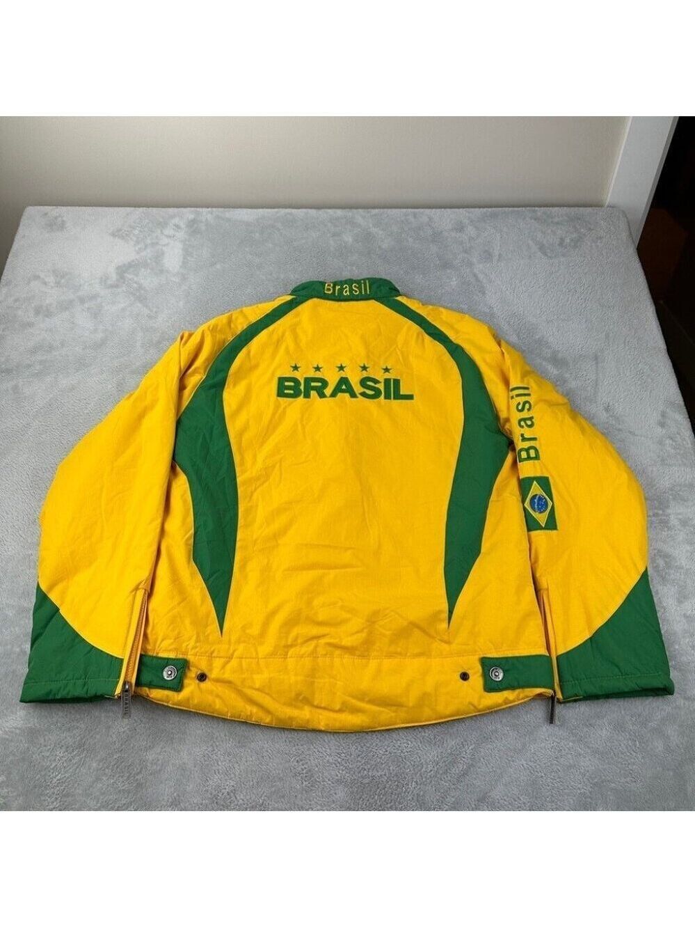 Brasil NWT Puffer Jacket Men's Size Large Outdoors Soccer
